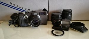 Hasselblad Xpan mit dem 30mm, 45mm, 90mm Objektiv, 30mm Aufsatz Sonnenblende und Centerfilter